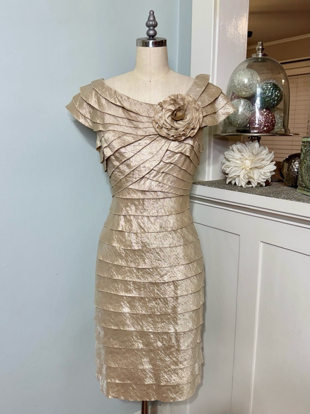 London Times Gold Satin Shutter Pleat Tiered Cocktail Party Dress Size 6 - Picture 2 of 11